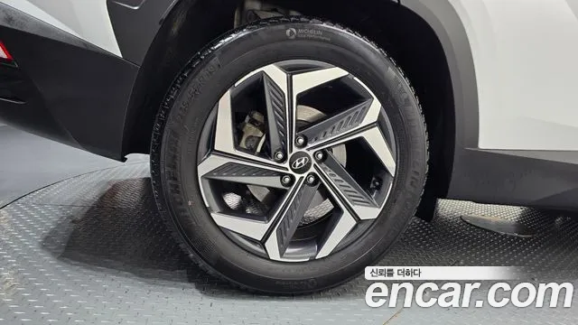 Hyundai Tucson Tucson (NX4) Бензин 1.6 турбо 2WD — Фото автомобиля 5
