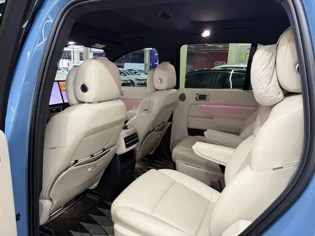Li Auto L8 — Фото автомобиля 9
