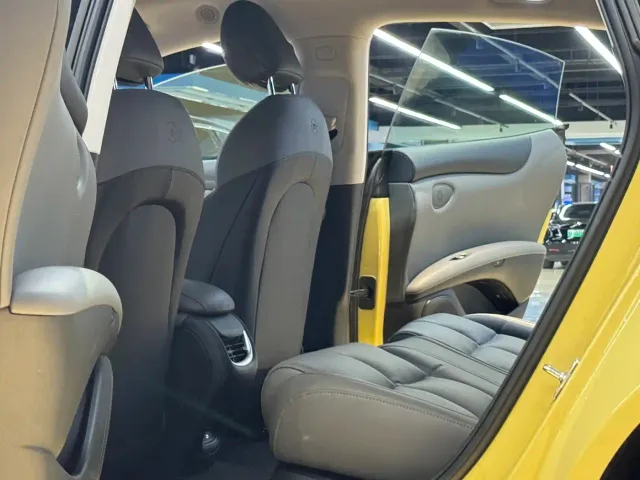 IM Motors L6 — Фото автомобиля 19