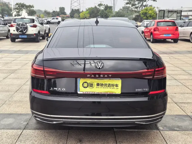 Volkswagen Passat — Фото автомобиля 5