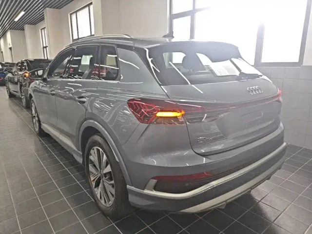 Audi Q4 e-tron — Фото автомобиля 4