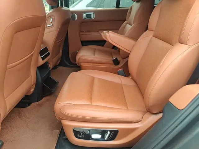 Li Auto L8 — Фото автомобиля 16