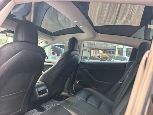 Tesla Model 3 — Фото автомобиля 7