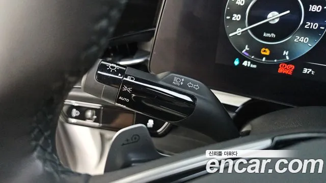 Kia Niro — Фото автомобиля 28