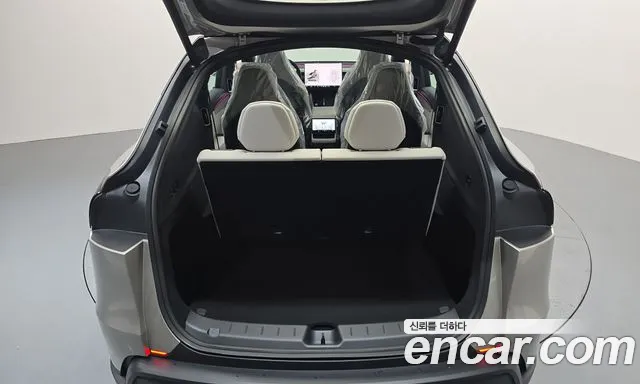Tesla Model Y — Фото автомобиля 24