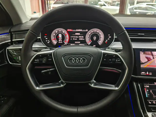 Audi A8 — Фото автомобиля 12