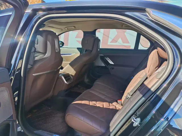 BMW 7 Series — Фото автомобиля 6