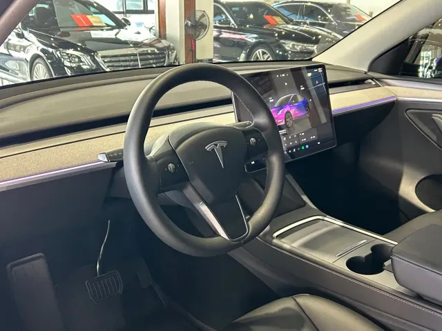 Tesla Model Y — Фото автомобиля 5