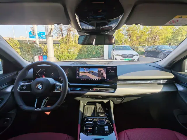 BMW 5 Series — Фото автомобиля 16