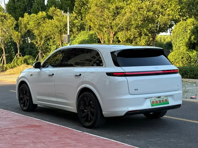 Li Auto L7 — Фото автомобиля 8