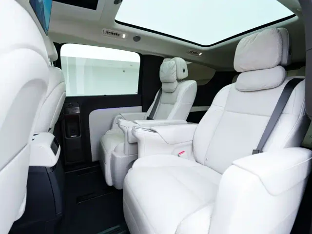 Li Auto MEGA — Фото автомобиля 20