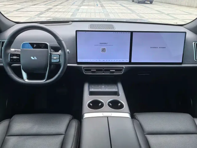 Li Auto L7 — Фото автомобиля 13