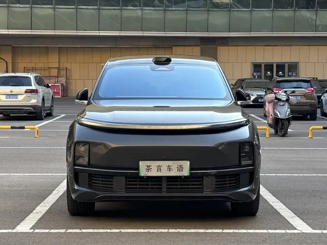 Li Auto L9 — Фото автомобиля 2