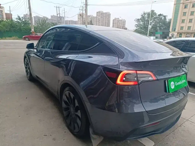 Tesla Model Y — Фото автомобиля 4