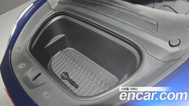 Tesla Model Y — Фото автомобиля 9