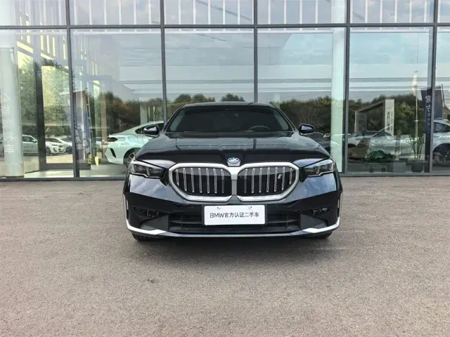 BMW BMW i5 2024 eDrive 35L Premium Luxury Package — Фото автомобиля 2