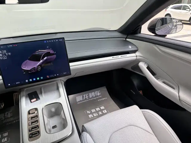 Xiaomi SU7 — Фото автомобиля 11