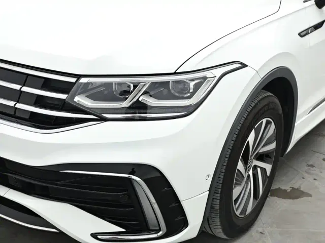 Volkswagen Tiguan L PHEV — Фото автомобиля 18