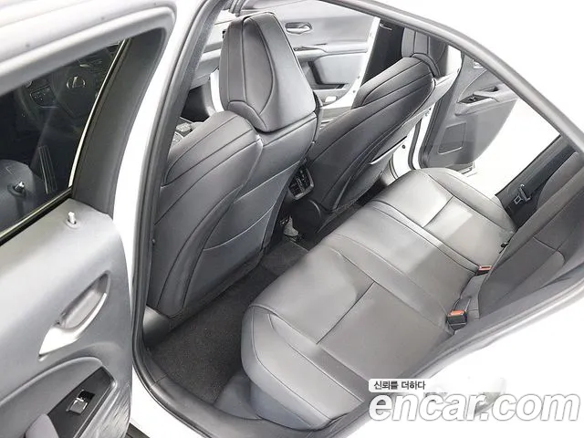 Lexus UX — Фото автомобиля 11