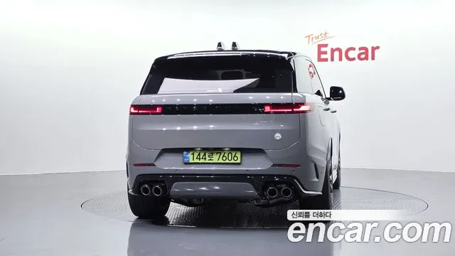 Land Rover Range Rover Sport — Фото автомобиля 4