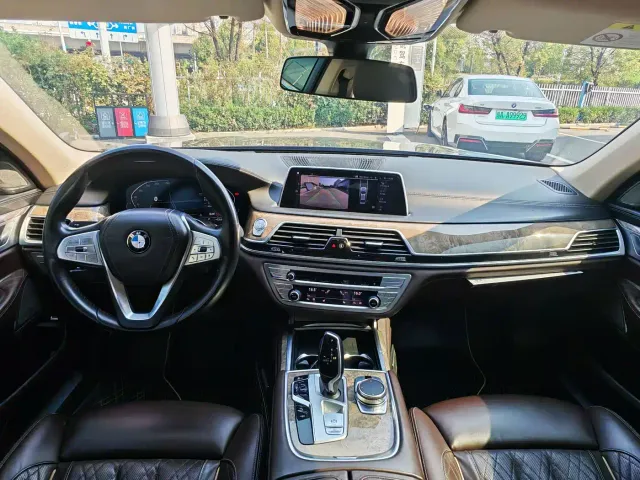 BMW 7 Series — Фото автомобиля 17