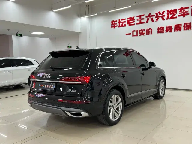 Audi Q7 — Фото автомобиля 7