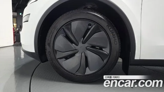 Tesla Model Y — Фото автомобиля 5