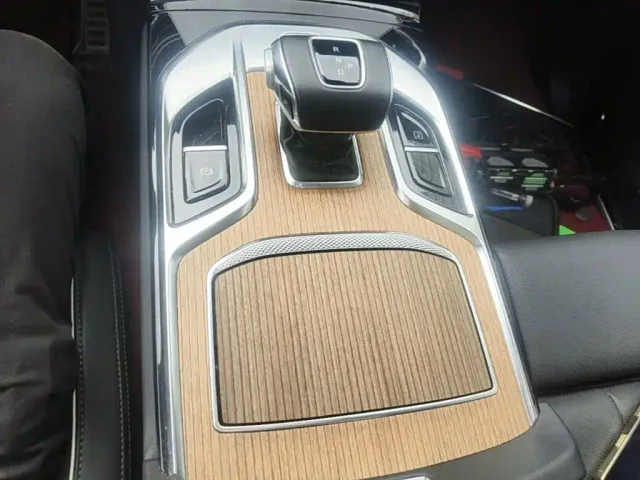 Hongqi E-HS9 — Фото автомобиля 13