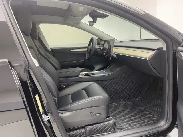 Tesla Model Y — Фото автомобиля 18