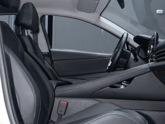 Hyundai Elantra — Фото автомобиля 14