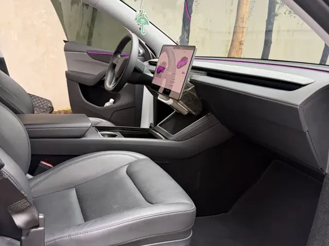 Tesla Model Y — Фото автомобиля 6