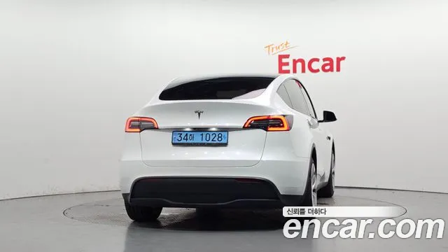 Tesla Model Y — Фото автомобиля 4