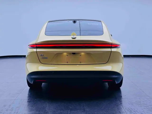 Nio ET5 — Фото автомобиля 6