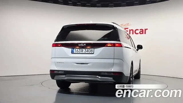 Kia Carnival Generation 4 — Фото автомобиля 4