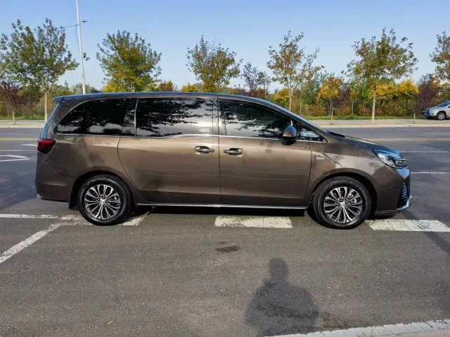 Buick GL8 — Фото автомобиля 4