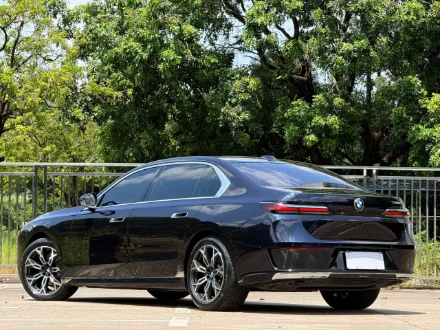 BMW 7 Series — Фото автомобиля 14