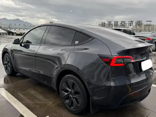 Tesla Model Y — Фото автомобиля 7