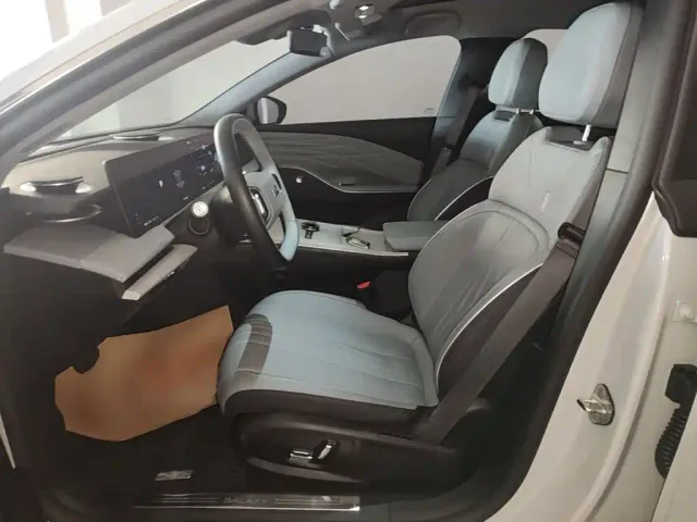 Geely Galaxy E8 — Фото автомобиля 14