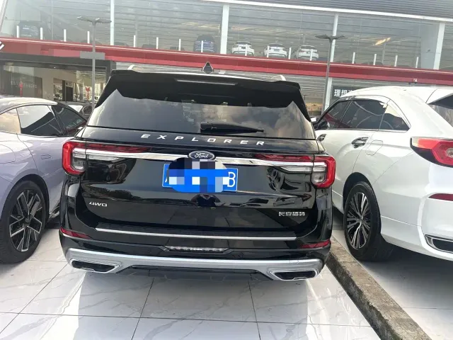 Ford Explorer — Фото автомобиля 11