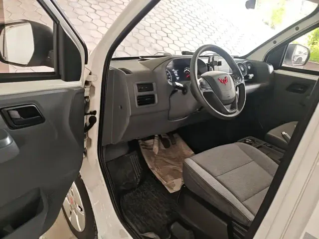 Wuling Yangguang — Фото автомобиля 15