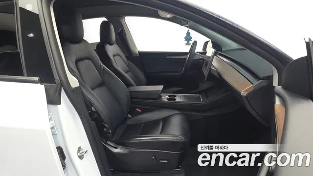 Tesla Model Y — Фото автомобиля 23