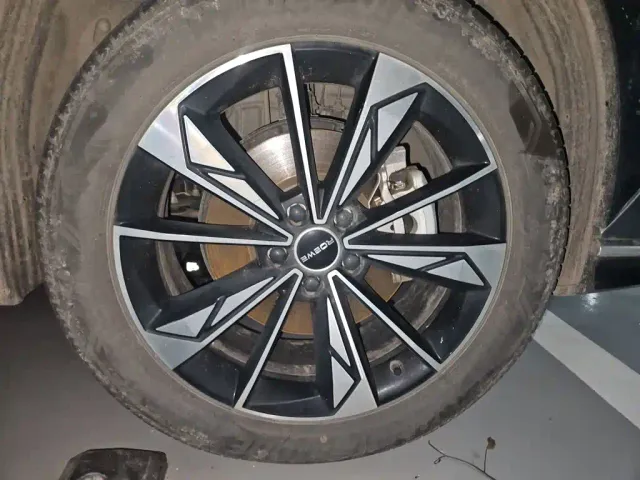 Roewe RX5 — Фото автомобиля 8