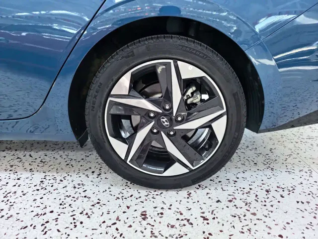 Hyundai Elantra — Фото автомобиля 16