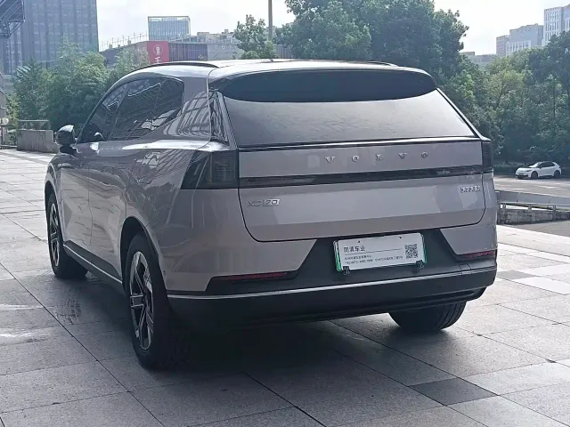 Volvo XC70 Plug-in Hybrid — Фото автомобиля 6