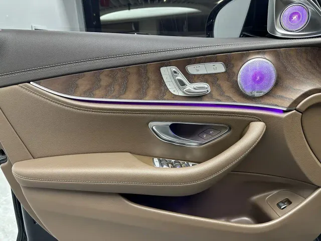 Mercedes-Benz E-Class — Фото автомобиля 20