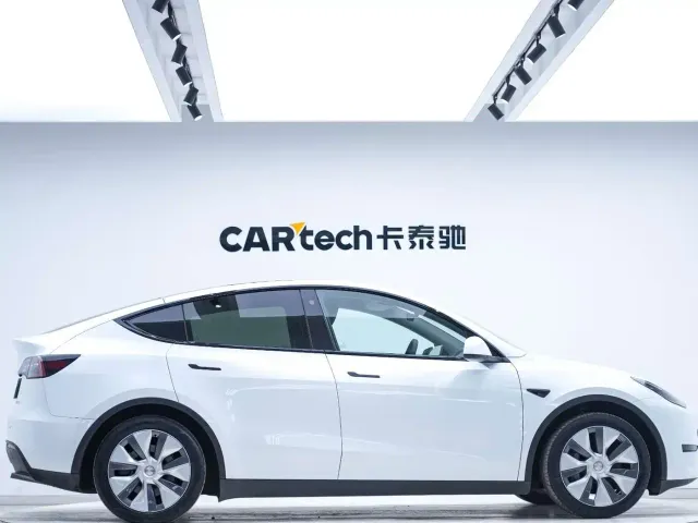 Tesla Model Y — Фото автомобиля 4