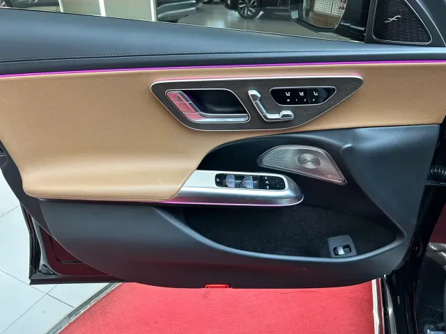 Mercedes-Benz E-Class — Фото автомобиля 12