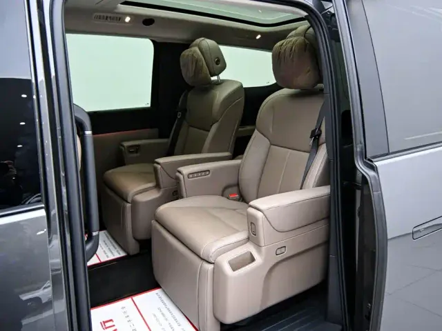 Li Auto MEGA — Фото автомобиля 12