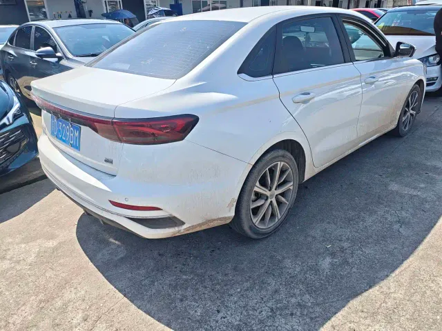 Geely Emgrand — Фото автомобиля 14