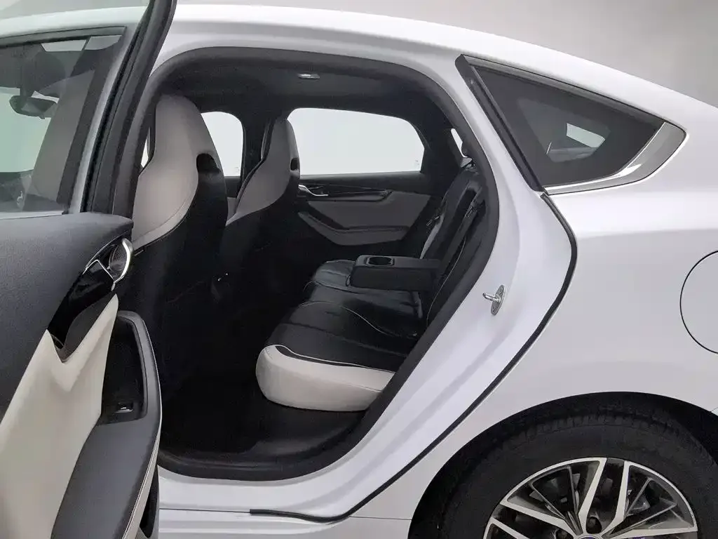 BYD Qin PLUS 2021 DM-i 120KM Premium — Фото автомобиля 15
